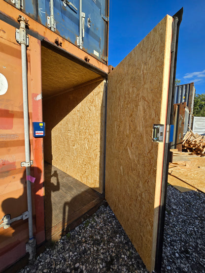 Isoleret 20 fods container med lås