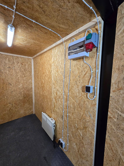 8 fods med gulv af 5mm dørkplade